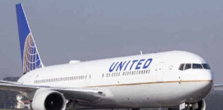 Regulators Vanish, Passengers Trapped Seven Hours United Airlines plane on the runway.