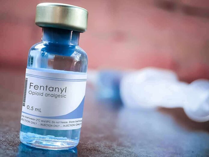 shutterstock_1984338443 Fentanyl vial on a table with blurred syringe in background